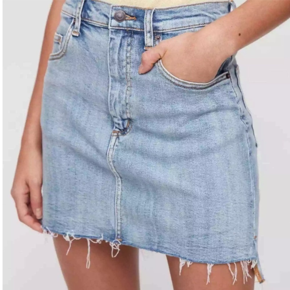 Aritiza Wilfred - Tanit Denim Frayed Hem Mini Skirt